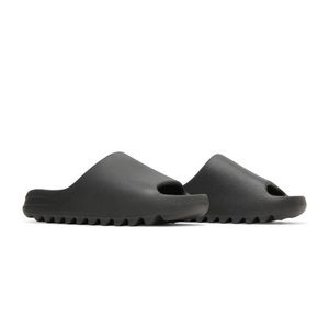 YEEZY men’s slides in onyx size 10